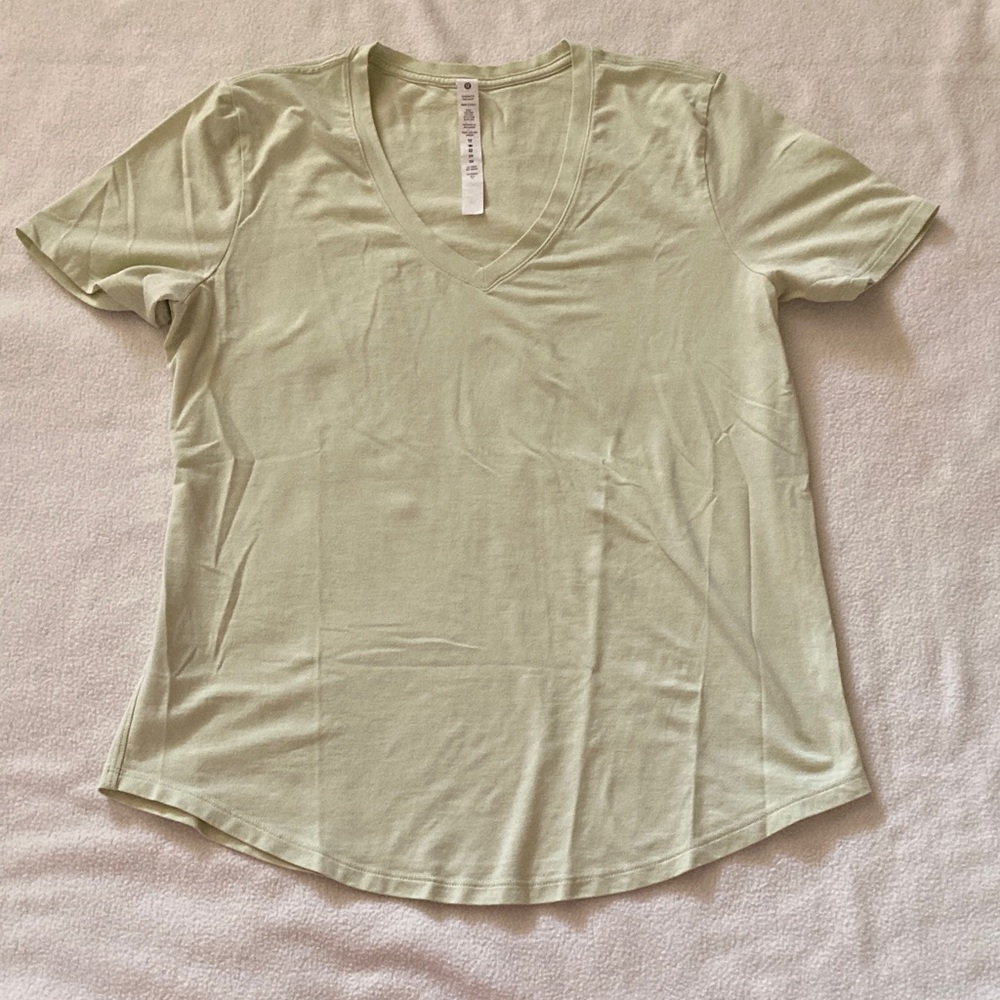 Lululemon Love V Neck Tee. Size 8.